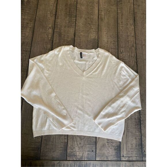 H&M woman’s top - Picture 1 of 5